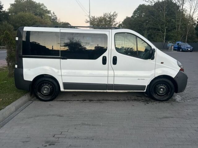 Белый Рено Трафик, объемом двигателя 1.9 л и пробегом 500 тыс. км за 5400 $, фото 4 на Automoto.ua