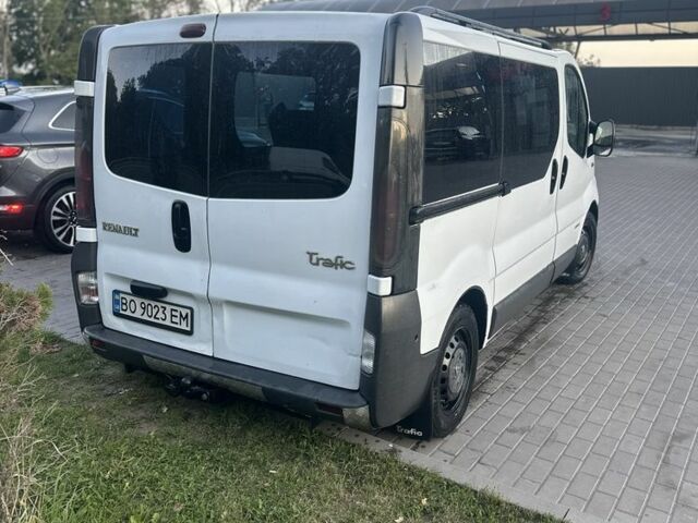 Белый Рено Трафик, объемом двигателя 1.9 л и пробегом 500 тыс. км за 5400 $, фото 3 на Automoto.ua