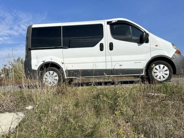 Белый Рено Трафик, объемом двигателя 1.9 л и пробегом 270 тыс. км за 6300 $, фото 2 на Automoto.ua