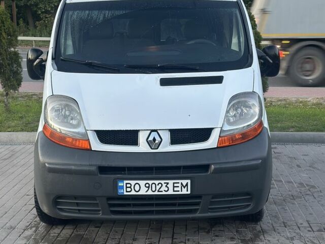 Белый Рено Трафик, объемом двигателя 1.9 л и пробегом 500 тыс. км за 5400 $, фото 1 на Automoto.ua