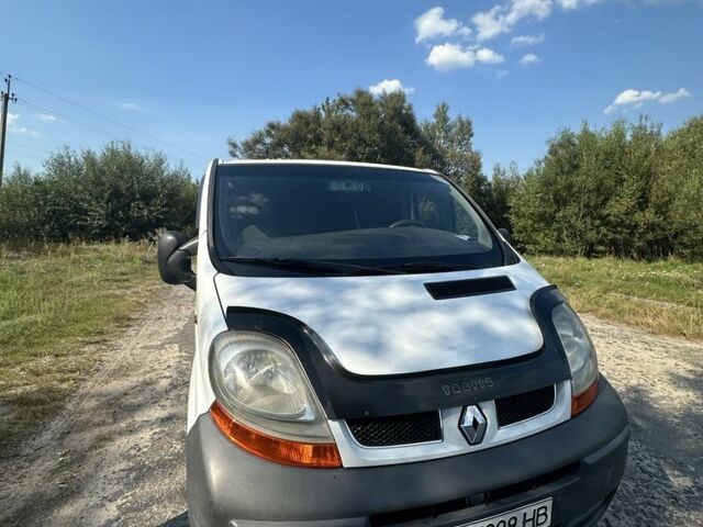 Белый Рено Трафик, объемом двигателя 1.9 л и пробегом 300 тыс. км за 6000 $, фото 2 на Automoto.ua