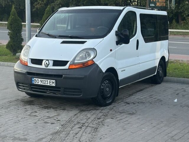 Белый Рено Трафик, объемом двигателя 1.9 л и пробегом 500 тыс. км за 5400 $, фото 2 на Automoto.ua