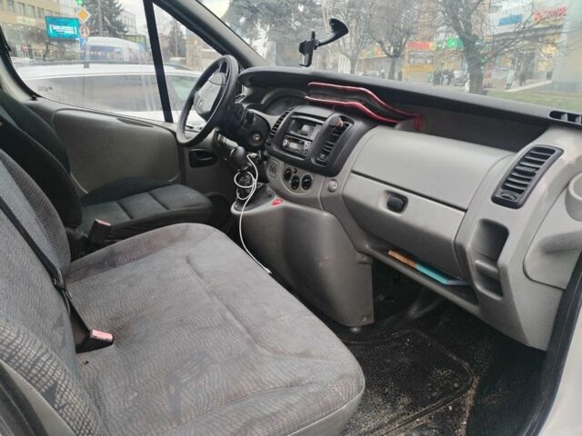 Белый Рено Трафик, объемом двигателя 1.9 л и пробегом 220 тыс. км за 4900 $, фото 3 на Automoto.ua