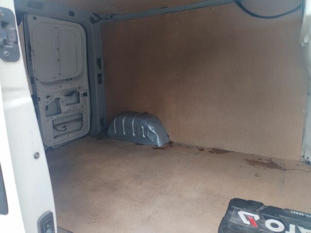 Белый Рено Трафик, объемом двигателя 1.9 л и пробегом 220 тыс. км за 4900 $, фото 4 на Automoto.ua