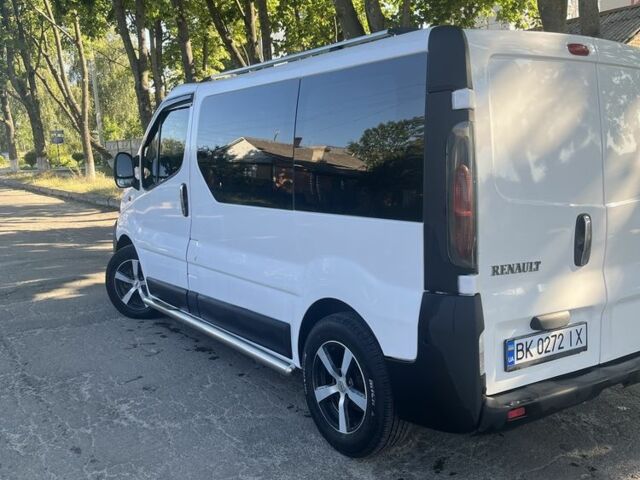 Белый Рено Трафик, объемом двигателя 2.5 л и пробегом 400 тыс. км за 6999 $, фото 11 на Automoto.ua