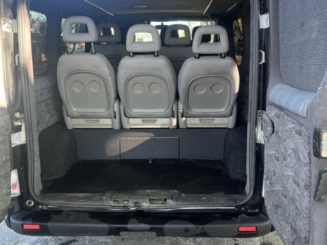 Белый Рено Трафик, объемом двигателя 2.5 л и пробегом 400 тыс. км за 6999 $, фото 2 на Automoto.ua