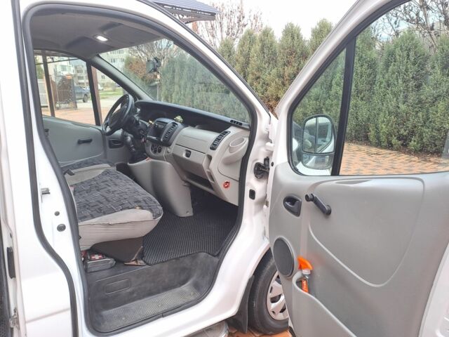 Белый Рено Трафик, объемом двигателя 1.9 л и пробегом 329 тыс. км за 6500 $, фото 11 на Automoto.ua