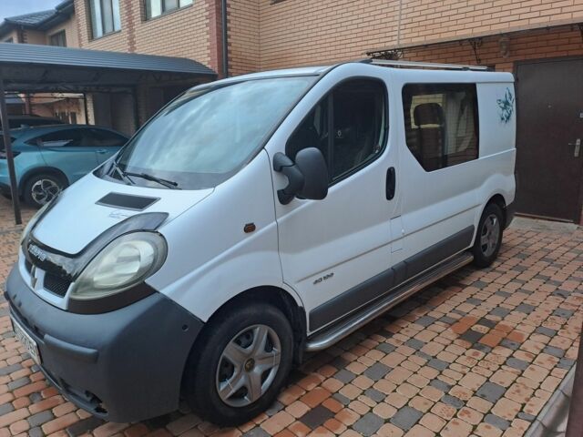 Белый Рено Трафик, объемом двигателя 1.9 л и пробегом 329 тыс. км за 6500 $, фото 1 на Automoto.ua