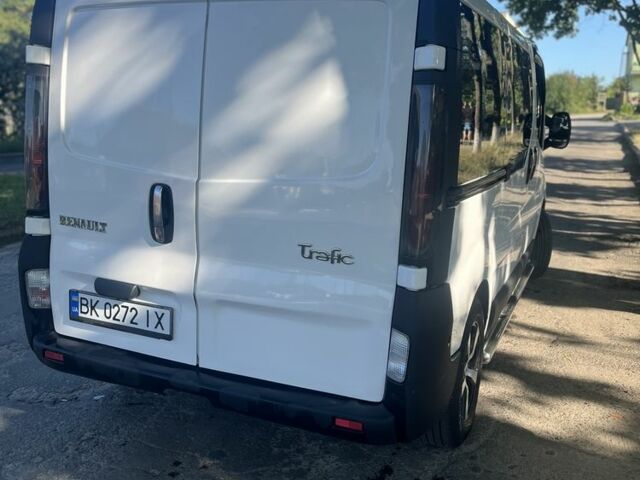 Белый Рено Трафик, объемом двигателя 2.5 л и пробегом 400 тыс. км за 6999 $, фото 9 на Automoto.ua