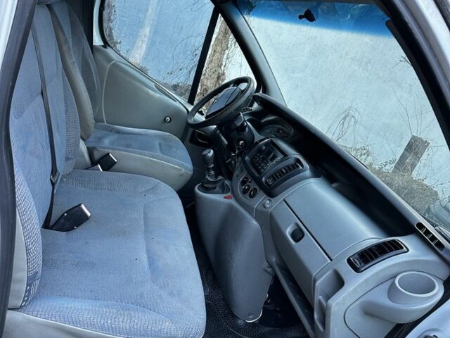 Білий Рено Трафік, об'ємом двигуна 1.9 л та пробігом 300 тис. км за 6200 $, фото 6 на Automoto.ua