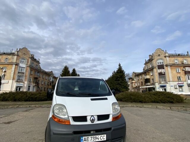 Белый Рено Трафик, объемом двигателя 1.9 л и пробегом 270 тыс. км за 6300 $, фото 2 на Automoto.ua