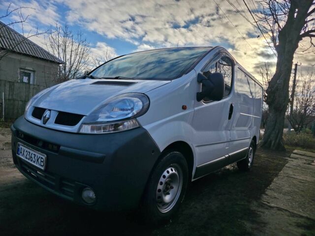 Белый Рено Трафик, объемом двигателя 1.9 л и пробегом 469 тыс. км за 7500 $, фото 2 на Automoto.ua