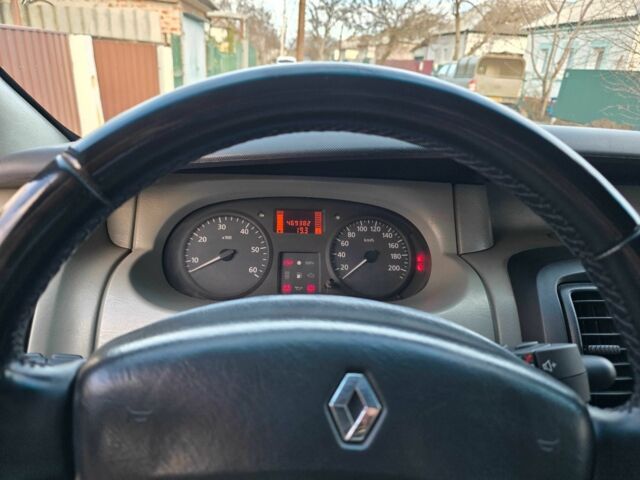 Белый Рено Трафик, объемом двигателя 1.9 л и пробегом 469 тыс. км за 7500 $, фото 9 на Automoto.ua