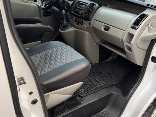 Белый Рено Трафик, объемом двигателя 1.9 л и пробегом 390 тыс. км за 6000 $, фото 6 на Automoto.ua