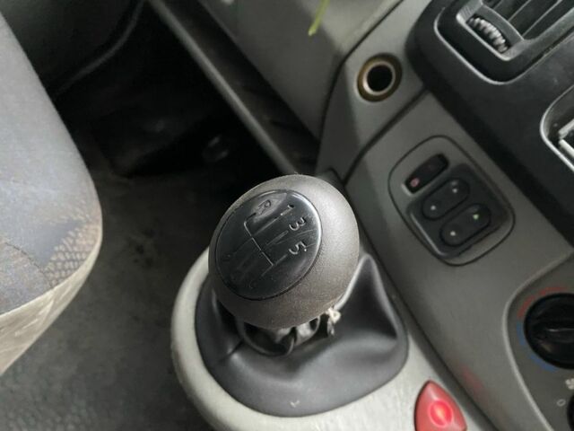 Білий Рено Трафік, об'ємом двигуна 0 л та пробігом 350 тис. км за 2500 $, фото 8 на Automoto.ua