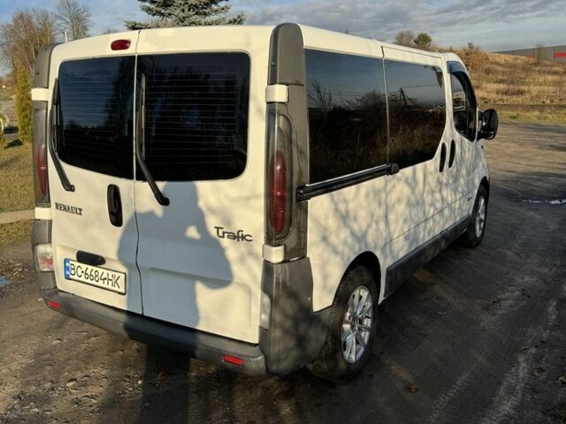 Белый Рено Трафик, объемом двигателя 1.9 л и пробегом 390 тыс. км за 6000 $, фото 4 на Automoto.ua