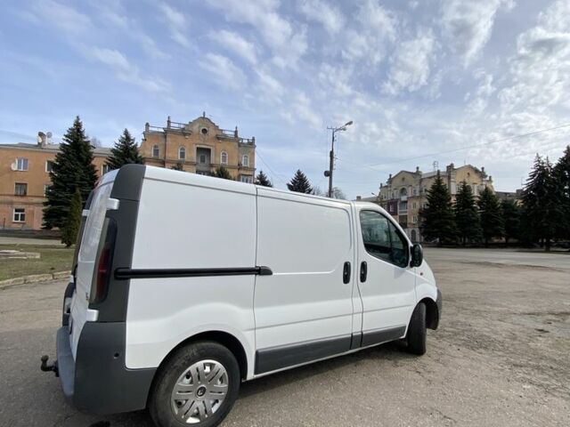 Белый Рено Трафик, объемом двигателя 1.9 л и пробегом 270 тыс. км за 6300 $, фото 6 на Automoto.ua