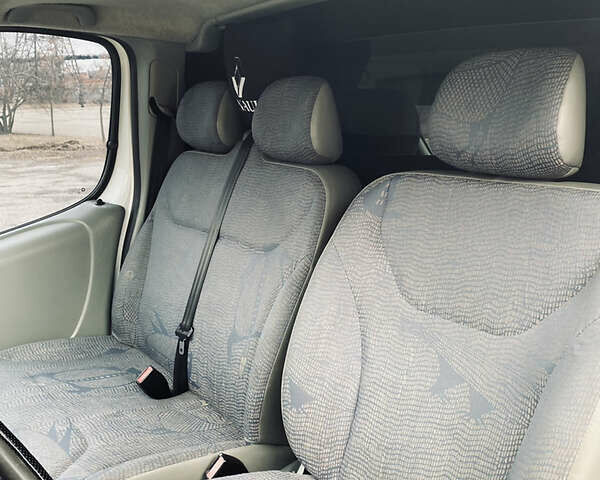 Білий Рено Трафік, об'ємом двигуна 1.9 л та пробігом 370 тис. км за 7000 $, фото 25 на Automoto.ua