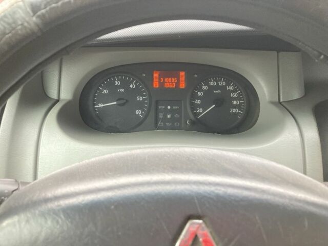 Білий Рено Трафік, об'ємом двигуна 1.9 л та пробігом 318 тис. км за 7300 $, фото 9 на Automoto.ua