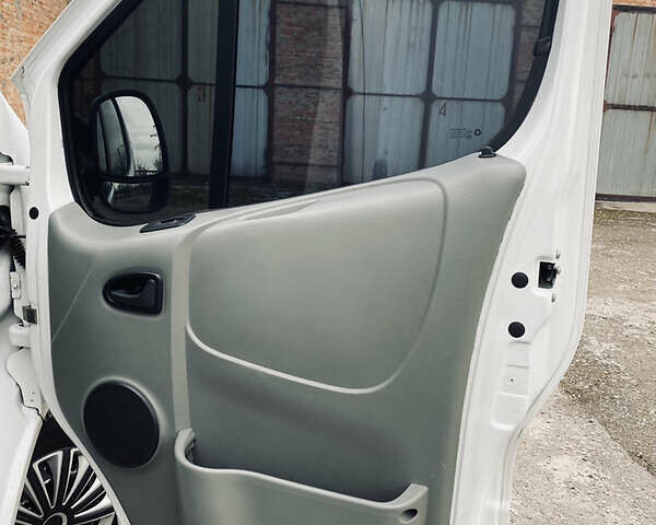 Білий Рено Трафік, об'ємом двигуна 1.9 л та пробігом 370 тис. км за 7000 $, фото 19 на Automoto.ua