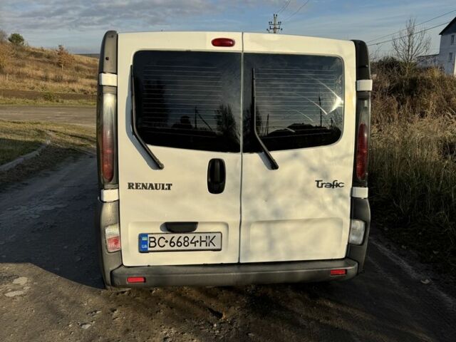 Белый Рено Трафик, объемом двигателя 1.9 л и пробегом 390 тыс. км за 6000 $, фото 3 на Automoto.ua