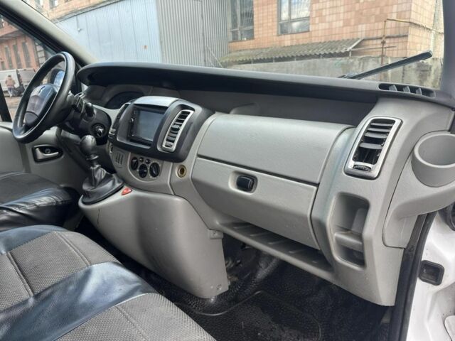 Білий Рено Трафік, об'ємом двигуна 1.9 л та пробігом 300 тис. км за 5250 $, фото 11 на Automoto.ua