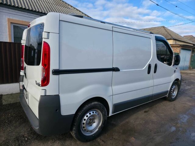 Белый Рено Трафик, объемом двигателя 1.9 л и пробегом 469 тыс. км за 7500 $, фото 4 на Automoto.ua