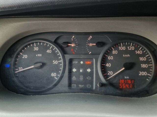 Рено Трафик 2005 в Харькове на Automoto.ua Белый Рено Трафик, объемом двигателя 0 л и пробегом 400 тыс. км за 7770 $, фото 5 на Automoto.ua