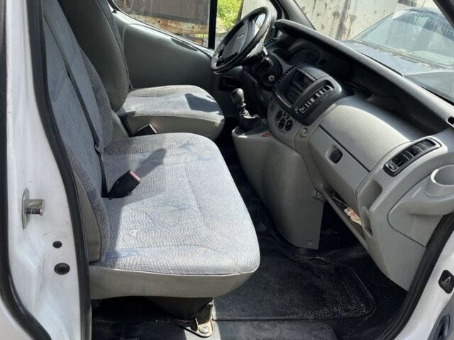 Білий Рено Трафік, об'ємом двигуна 1.9 л та пробігом 255 тис. км за 5350 $, фото 7 на Automoto.ua