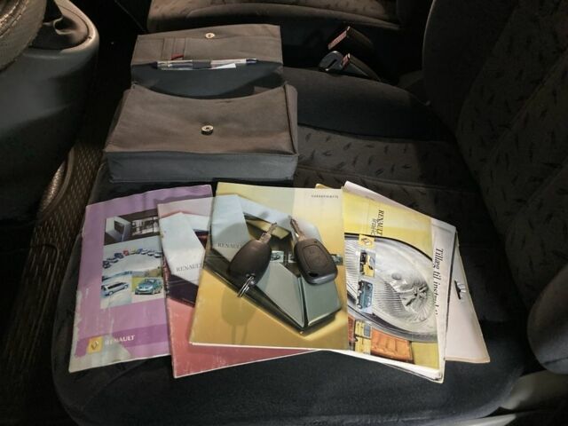 Білий Рено Трафік, об'ємом двигуна 1.9 л та пробігом 318 тис. км за 7300 $, фото 20 на Automoto.ua