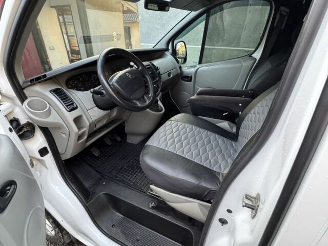 Белый Рено Трафик, объемом двигателя 1.9 л и пробегом 390 тыс. км за 6000 $, фото 12 на Automoto.ua