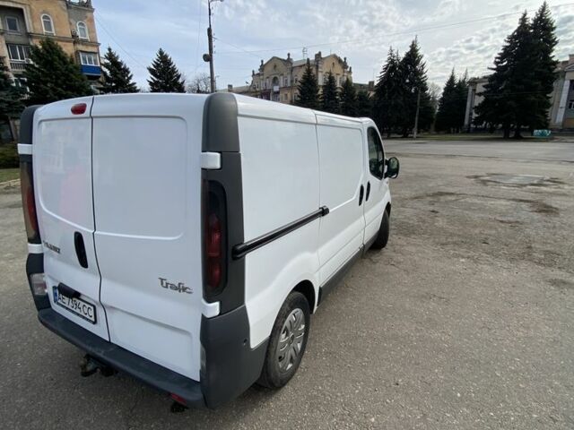 Белый Рено Трафик, объемом двигателя 1.9 л и пробегом 270 тыс. км за 6300 $, фото 5 на Automoto.ua