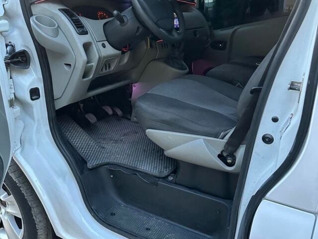 Белый Рено Трафик, объемом двигателя 1.9 л и пробегом 286 тыс. км за 6500 $, фото 7 на Automoto.ua