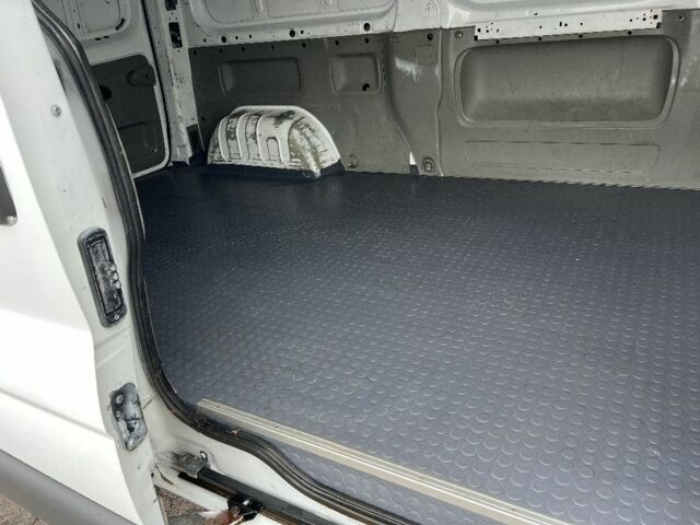 Белый Рено Трафик, объемом двигателя 1.9 л и пробегом 731 тыс. км за 6399 $, фото 5 на Automoto.ua