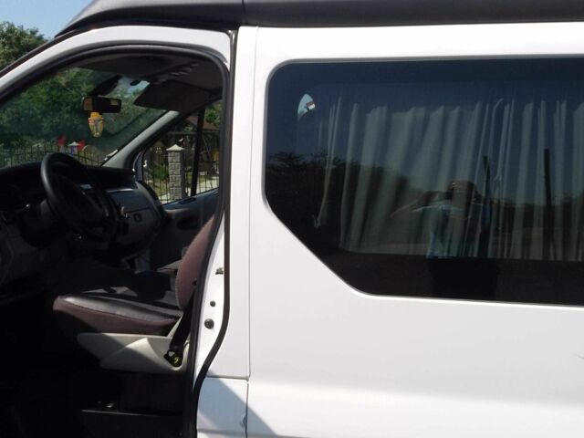 Білий Рено Трафік, об'ємом двигуна 2 л та пробігом 260 тис. км за 8300 $, фото 2 на Automoto.ua