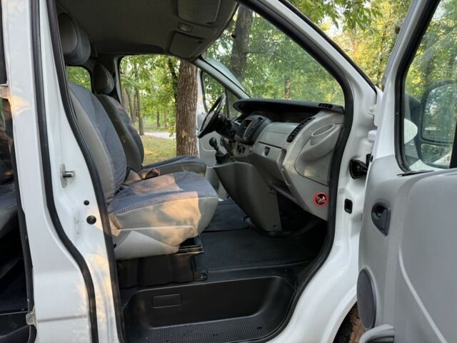 Білий Рено Трафік, об'ємом двигуна 1.9 л та пробігом 198 тис. км за 4750 $, фото 14 на Automoto.ua