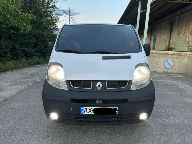 Белый Рено Трафик, объемом двигателя 1.9 л и пробегом 286 тыс. км за 6500 $, фото 1 на Automoto.ua