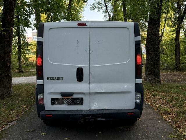Белый Рено Трафик, объемом двигателя 1.9 л и пробегом 198 тыс. км за 4550 $, фото 3 на Automoto.ua