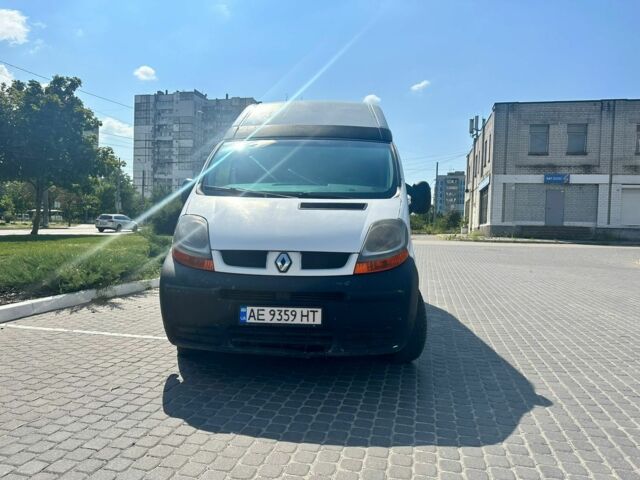 Белый Рено Трафик, объемом двигателя 2.5 л и пробегом 250 тыс. км за 6000 $, фото 2 на Automoto.ua