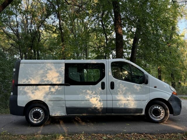 Белый Рено Трафик, объемом двигателя 1.9 л и пробегом 198 тыс. км за 4550 $, фото 5 на Automoto.ua