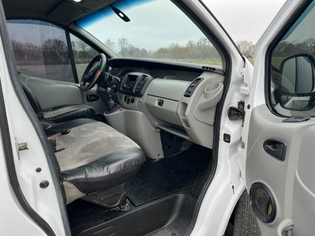 Белый Рено Трафик, объемом двигателя 1.9 л и пробегом 731 тыс. км за 6399 $, фото 6 на Automoto.ua