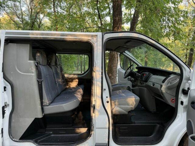 Білий Рено Трафік, об'ємом двигуна 1.9 л та пробігом 198 тис. км за 4750 $, фото 15 на Automoto.ua