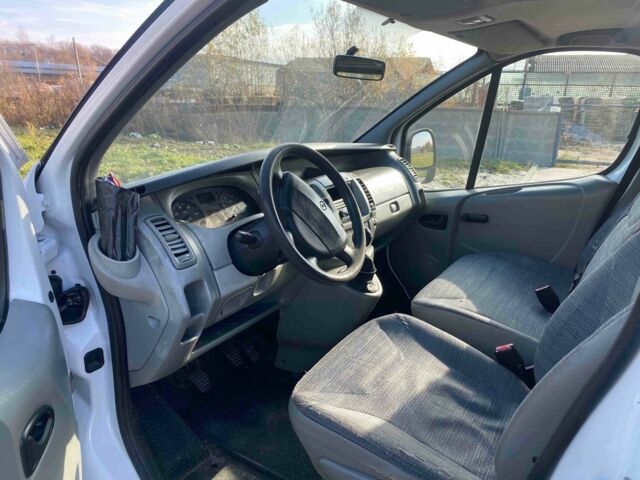 Белый Рено Трафик, объемом двигателя 2 л и пробегом 275 тыс. км за 4900 $, фото 11 на Automoto.ua