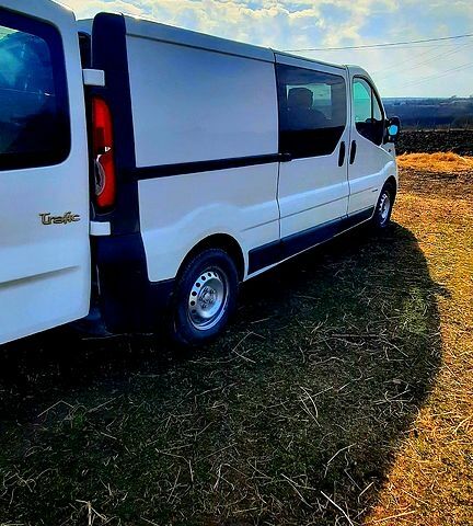 Белый Рено Трафик, объемом двигателя 2.5 л и пробегом 320 тыс. км за 8200 $, фото 2 на Automoto.ua