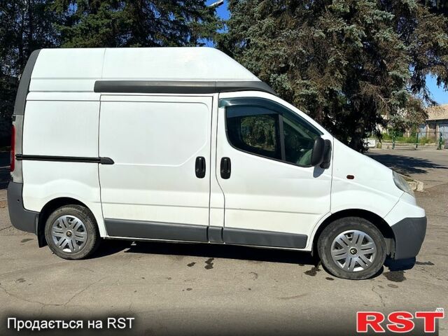 Белый Рено Трафик, объемом двигателя 2 л и пробегом 360 тыс. км за 7500 $, фото 2 на Automoto.ua
