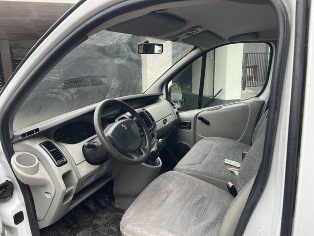 Белый Рено Трафик, объемом двигателя 2 л и пробегом 275 тыс. км за 7850 $, фото 4 на Automoto.ua