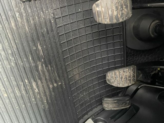 Білий Рено Трафік, об'ємом двигуна 2 л та пробігом 260 тис. км за 6800 $, фото 10 на Automoto.ua