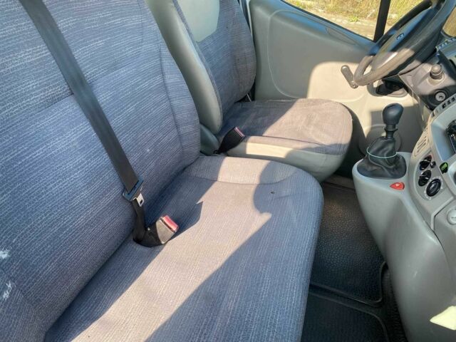 Белый Рено Трафик, объемом двигателя 2 л и пробегом 275 тыс. км за 4900 $, фото 19 на Automoto.ua