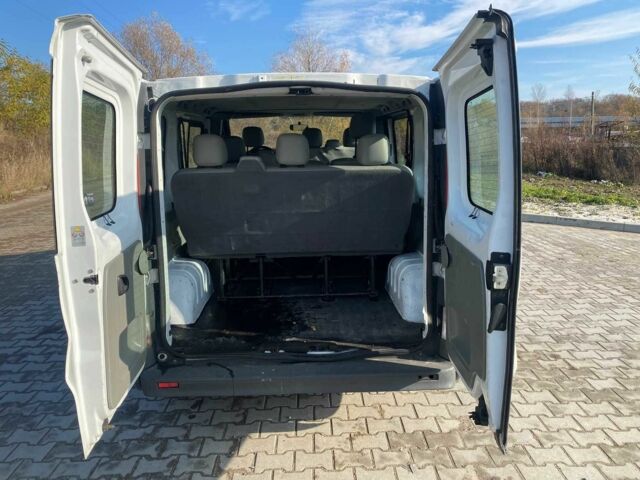 Белый Рено Трафик, объемом двигателя 2 л и пробегом 275 тыс. км за 4900 $, фото 22 на Automoto.ua