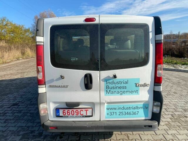 Белый Рено Трафик, объемом двигателя 2 л и пробегом 275 тыс. км за 4900 $, фото 5 на Automoto.ua